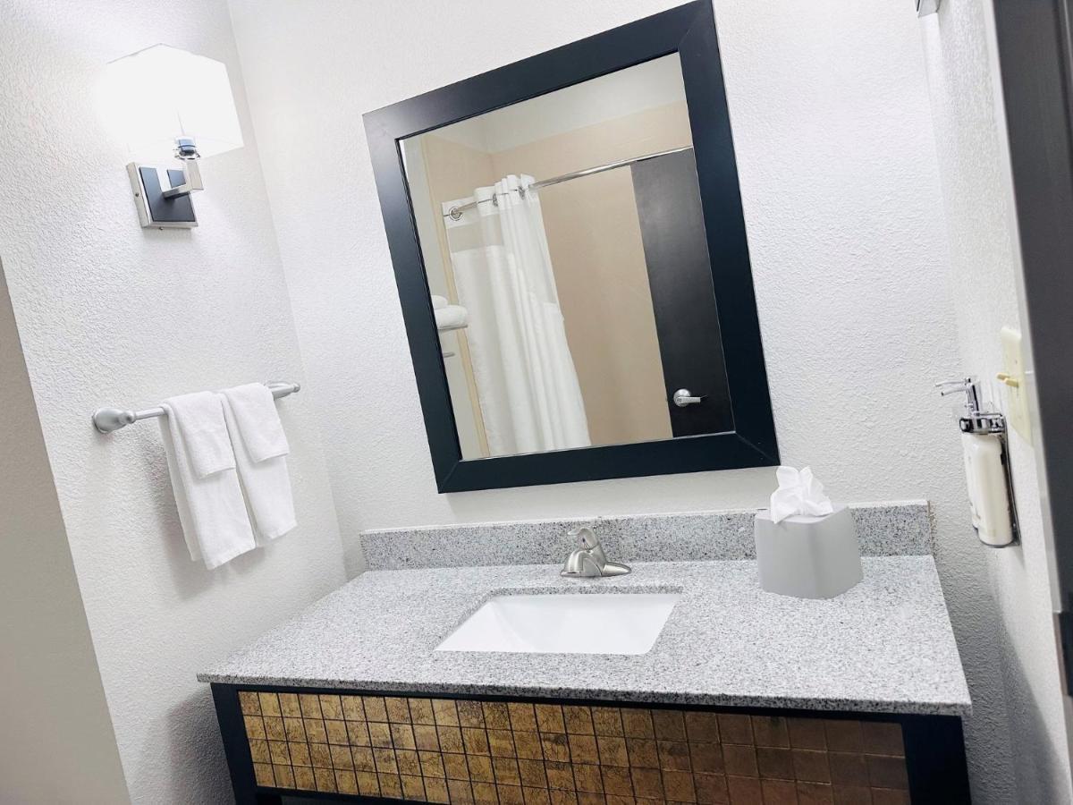 Holiday Inn Express & Suites Houston East - Baytown, An Ihg Hotel Екстериор снимка