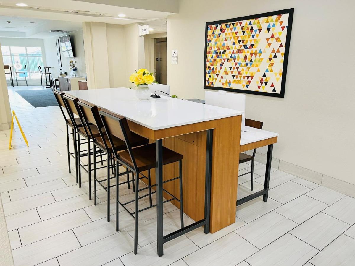 Holiday Inn Express & Suites Houston East - Baytown, An Ihg Hotel Екстериор снимка
