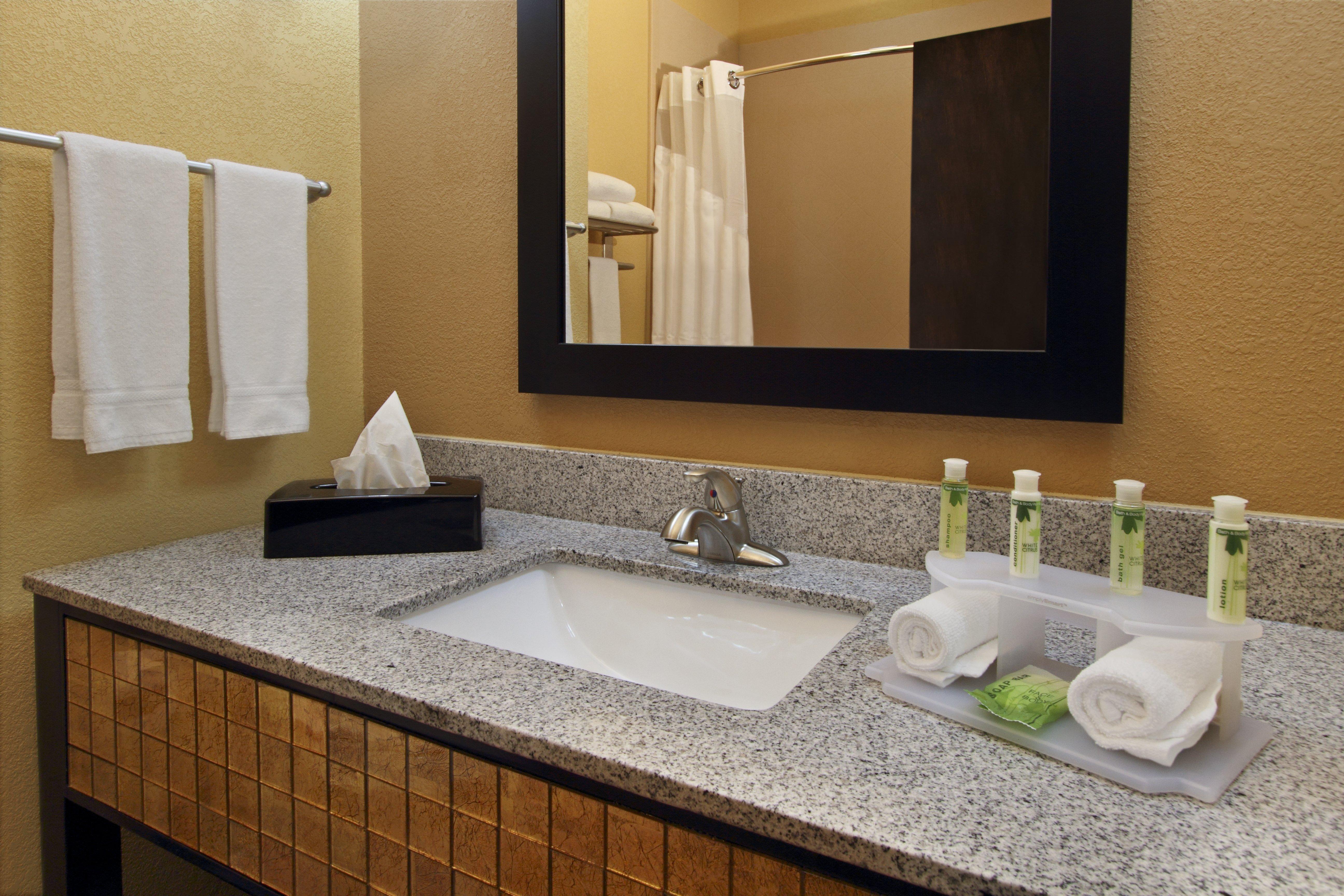 Holiday Inn Express & Suites Houston East - Baytown, An Ihg Hotel Екстериор снимка