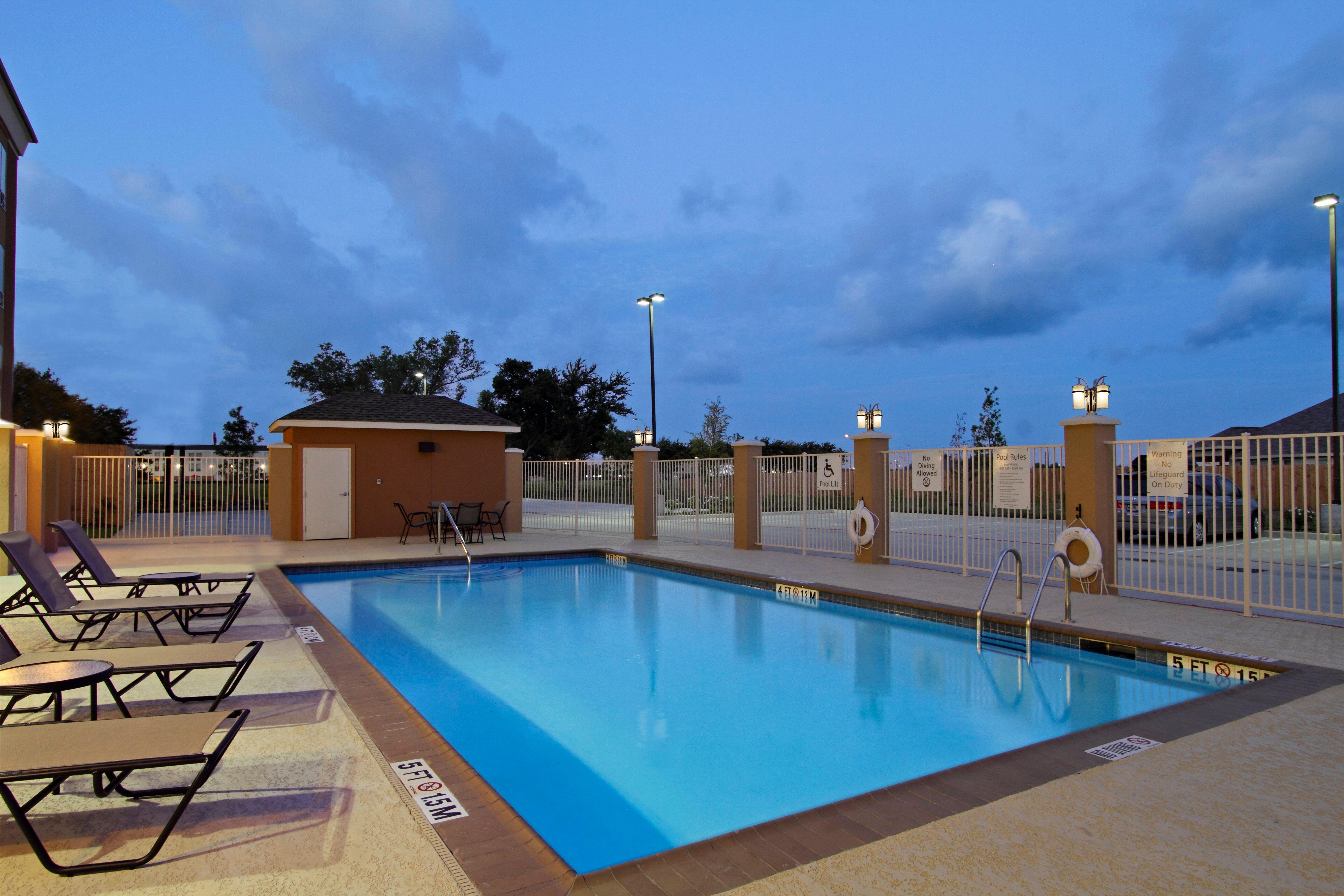 Holiday Inn Express & Suites Houston East - Baytown, An Ihg Hotel Екстериор снимка